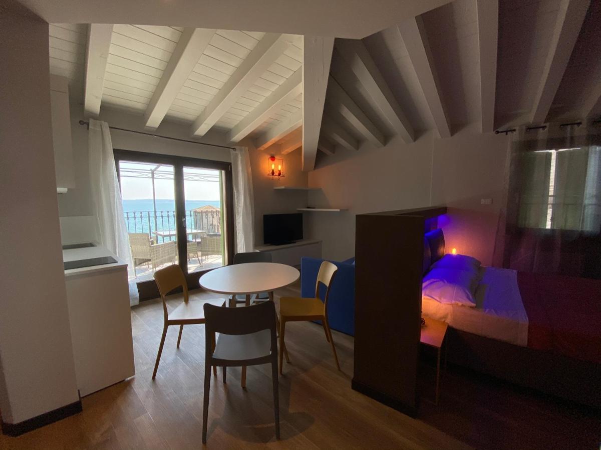 Castello Mavino Apartment Sirmione Exterior foto